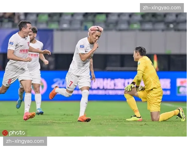 成都蓉城韦世豪三球入账 本土前锋保持进攻威胁